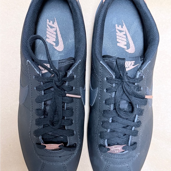 Nike classic Cortez black rose gold Women's Black Sneakers size: 9 - Picture 3 of 8